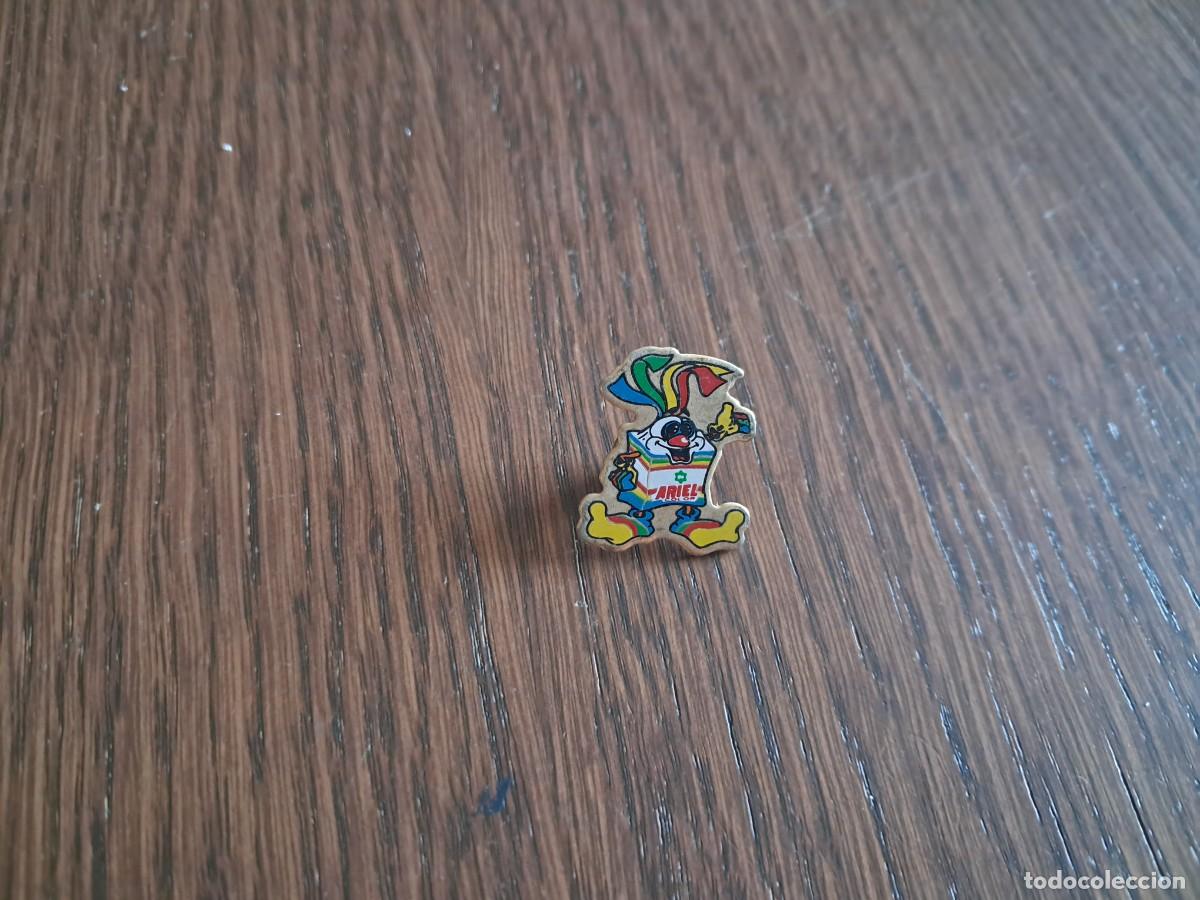 Pins de colecci&oacute;n: pin de publicidad, ariel color.