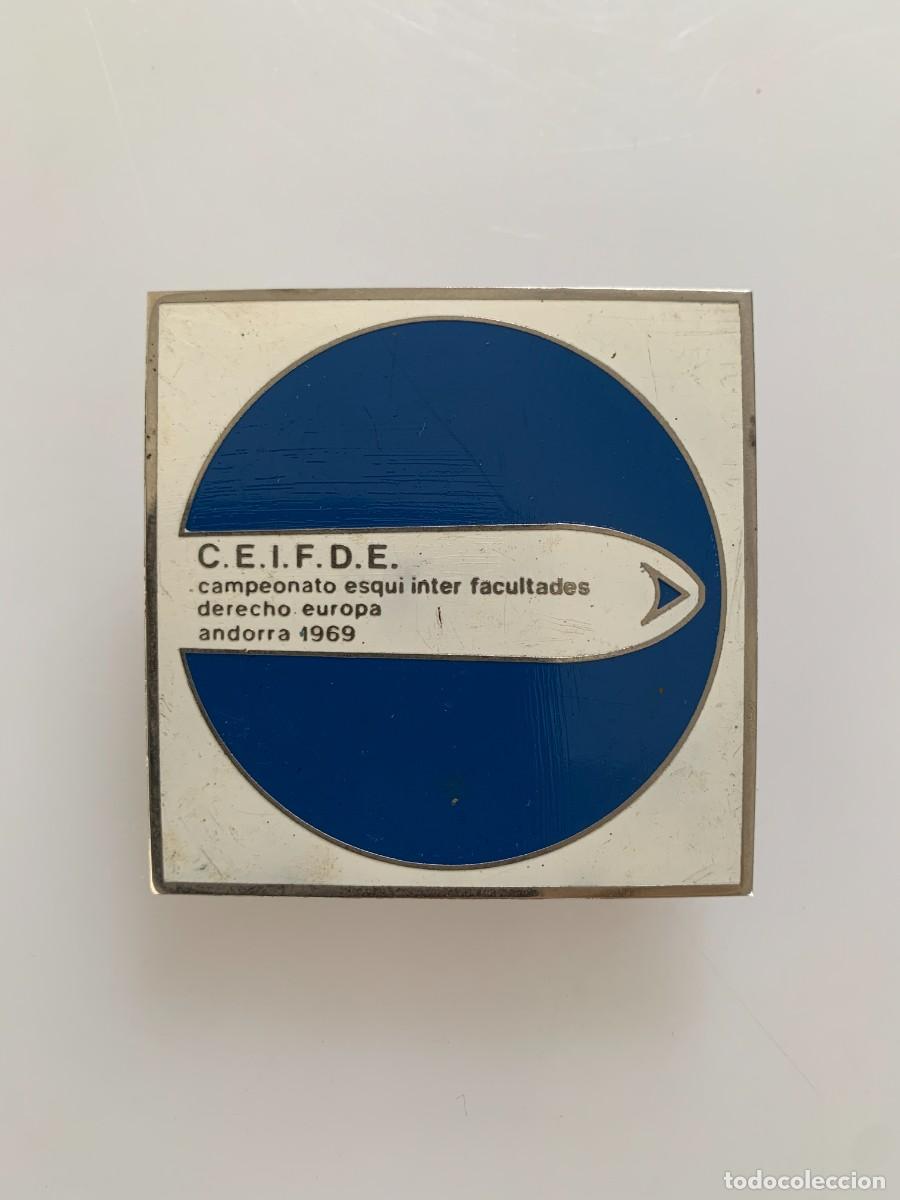 Pins de colecci&oacute;n: Insignia Campeonato Esqu&iacute; Facultades Derecho Europa CEIFDE Vintage 1969