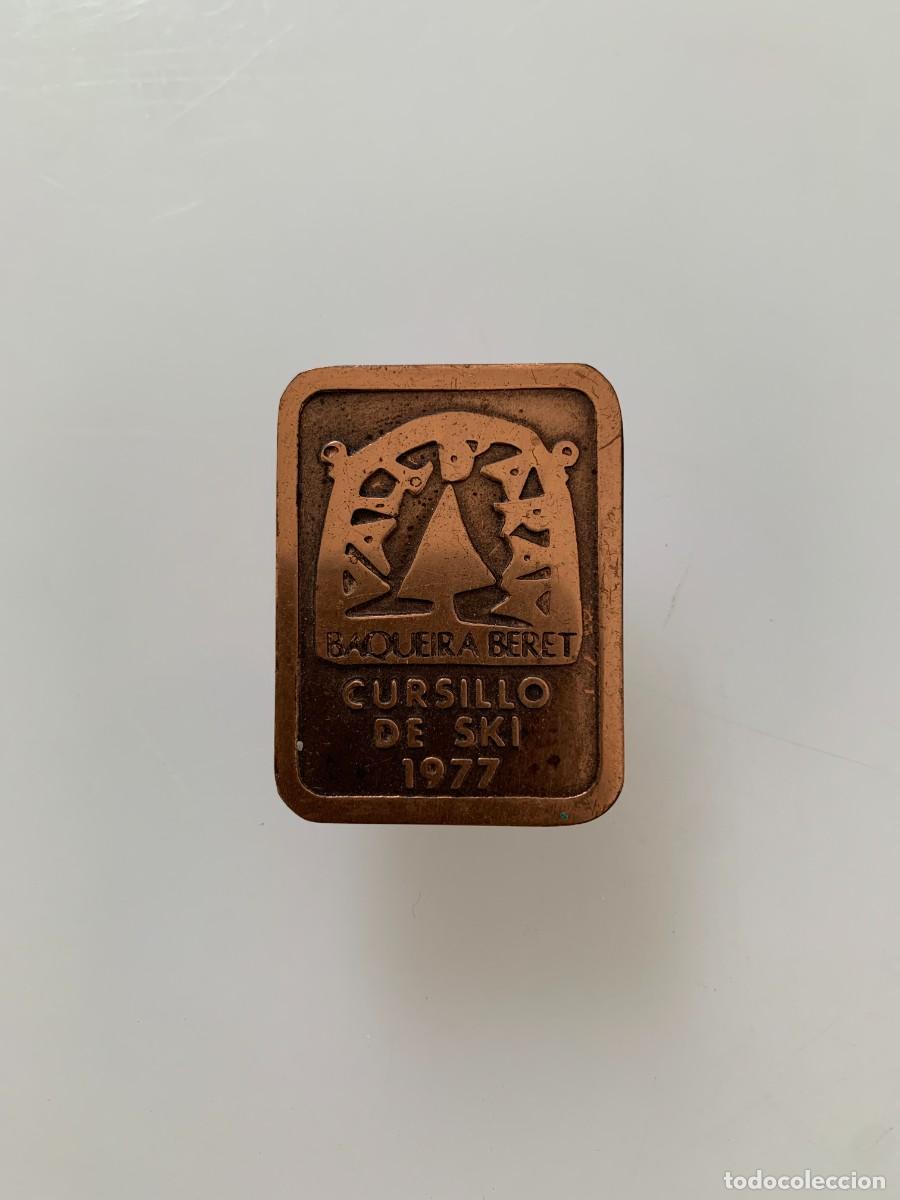 Pins de colecci&oacute;n: Insignia Bronce Cursillo Esqu&iacute; Baqueira Beret Vintage 1977