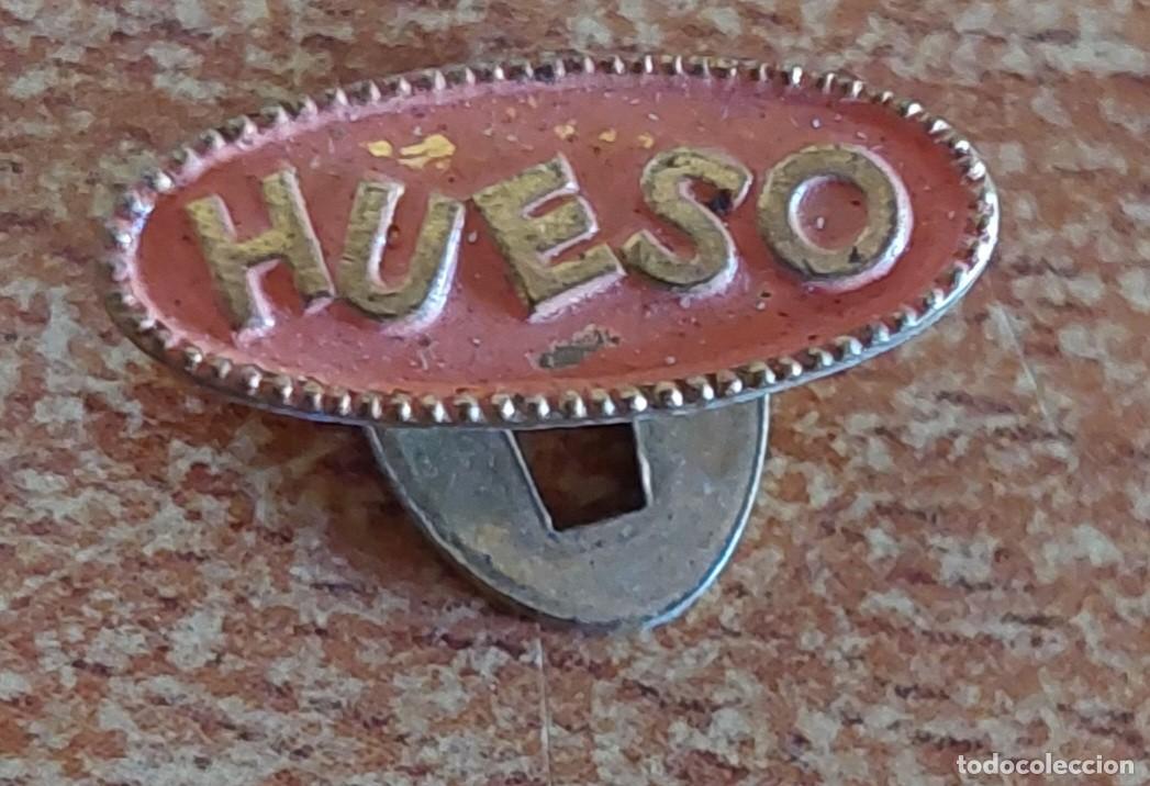 Pins de colecci&oacute;n: Emblema ojal marca Hueso Huesitos