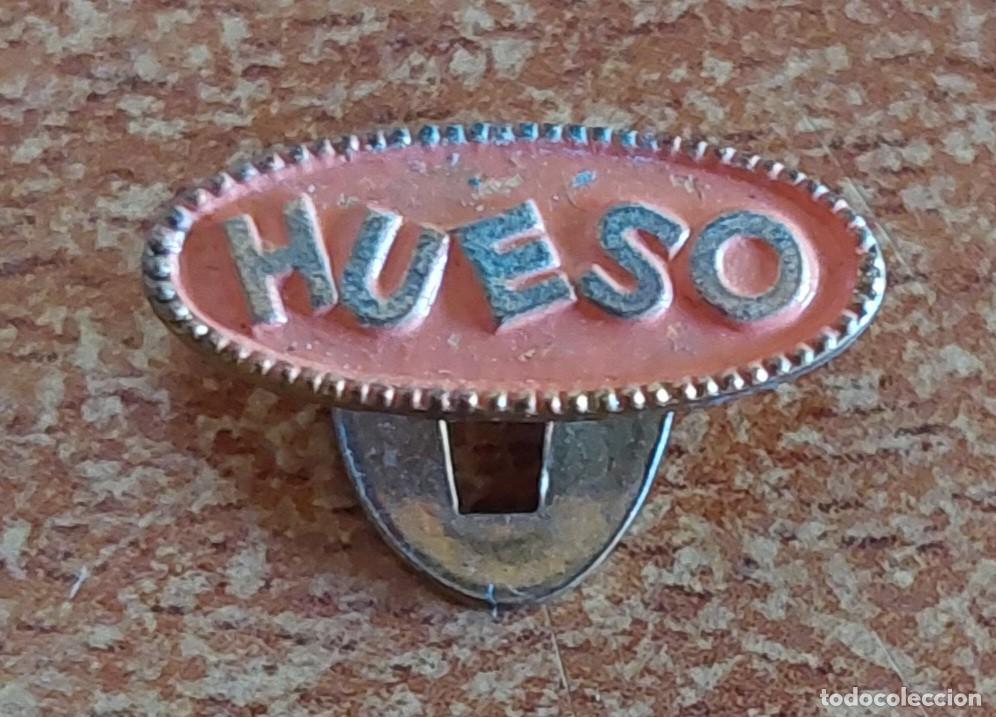 Pins de colecci&oacute;n: Emblema ojal marca Hueso Huesitos