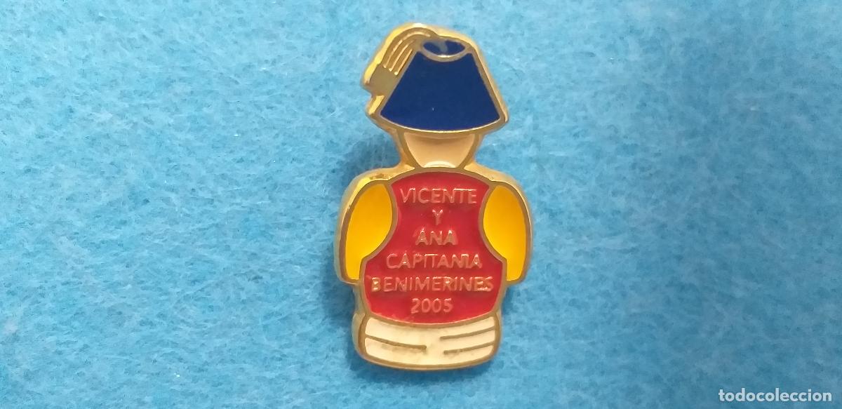 Pins de colecci&oacute;n: Pins Pin FIESTAS MOROS Y CRISTIANOS. VICENTE Y ANA CAPITANIA. CREVILLENTE BENIMERINES. ALICANTE 2005