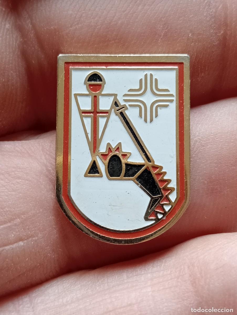 Sammlung von Pins: PINS LA CAIXA SANT JORDI Y EL DRAG&Oacute;N BARCELONA CATALUNYA INSIGNIA PINES