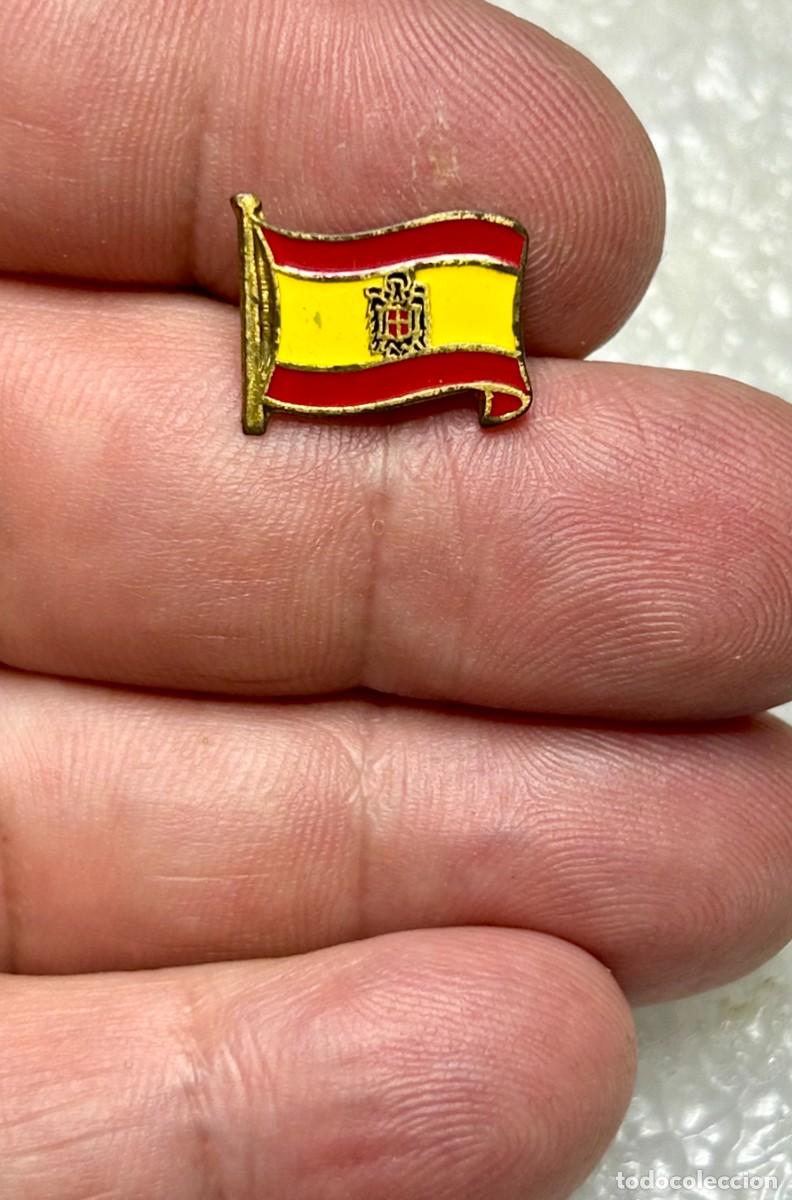 Pins de colecci&oacute;n: 4069.Pin de solapa vintage con la bandera de Espa&ntilde;a con el &Aacute;guila de San Juan
