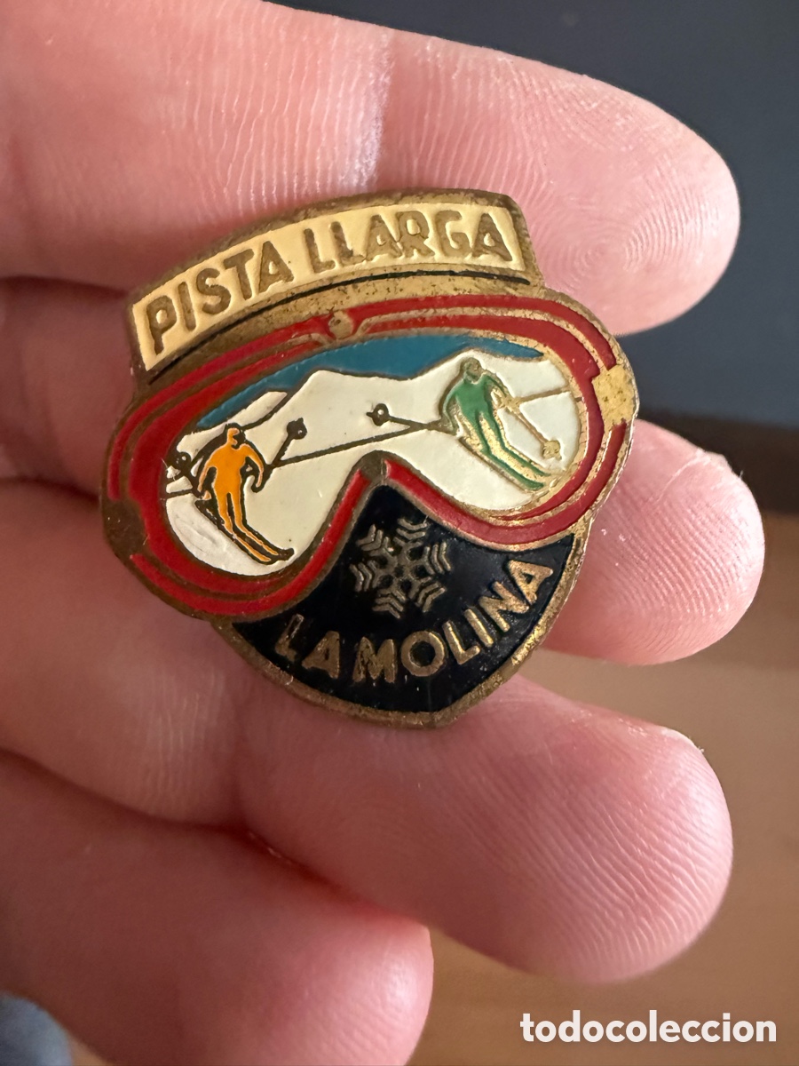 Pins de colecci&oacute;n: Antigua Insignia esmaltada. LA MOLINA. 3 cm. Pista Llarga