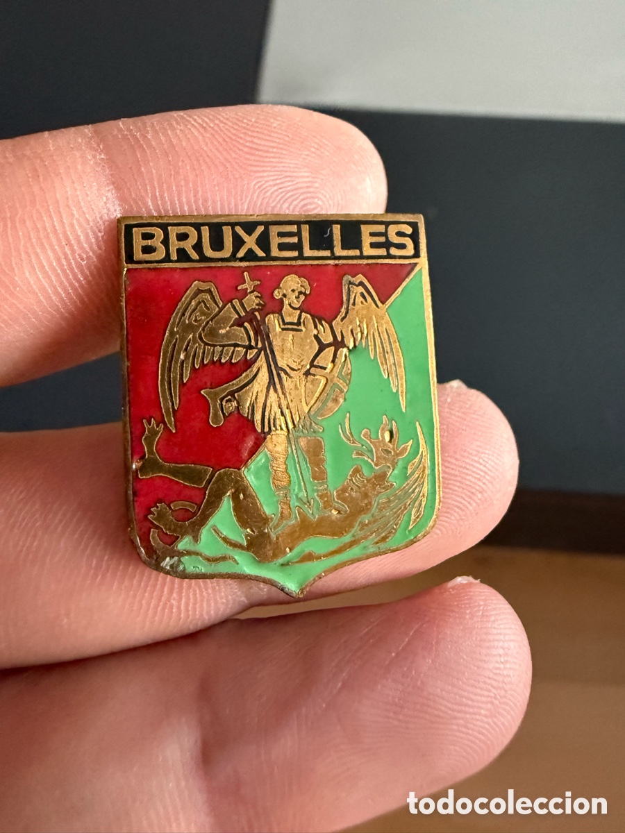 Pins de colecci&oacute;n: Antigua Insignia Esmaltada. BRUSELAS. 3 cm