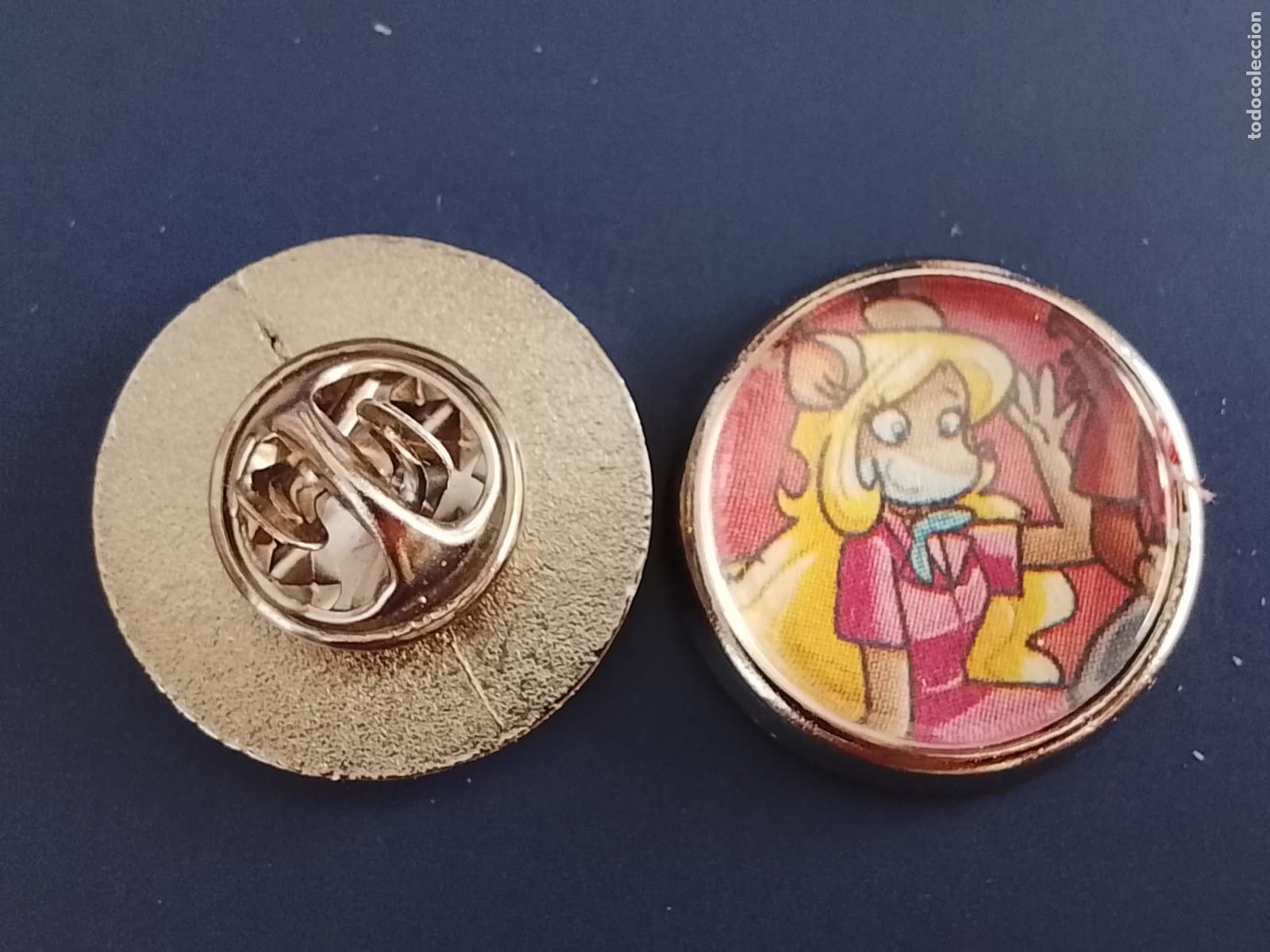 Pins de colecci&oacute;n: pin redondo metal - infantil dibujos animados c&oacute;mics Tea Stilton