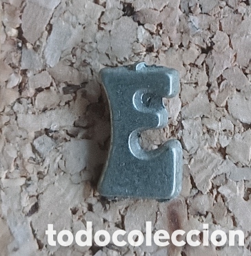 Pins de colecci&oacute;n: PIN LETRA E SIN PINTAR