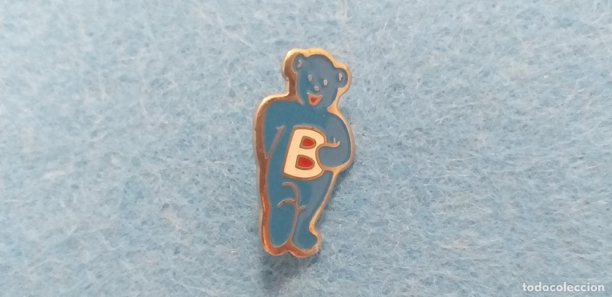 Pins de colecci&oacute;n: Pin. Pins infantil. Osito. Oso azul. Letra B.