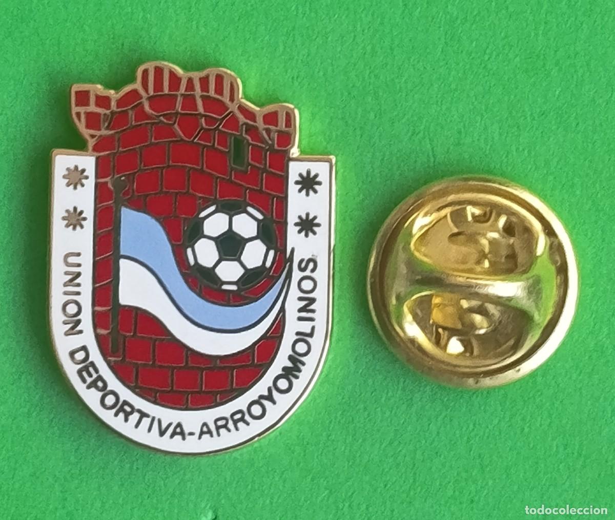 Sammlung von Pins: PIN FUTBOL - ESMALTE - U.D. ARROYOMOLINOS - ARROYOMOLINOS - MADRID - 130427