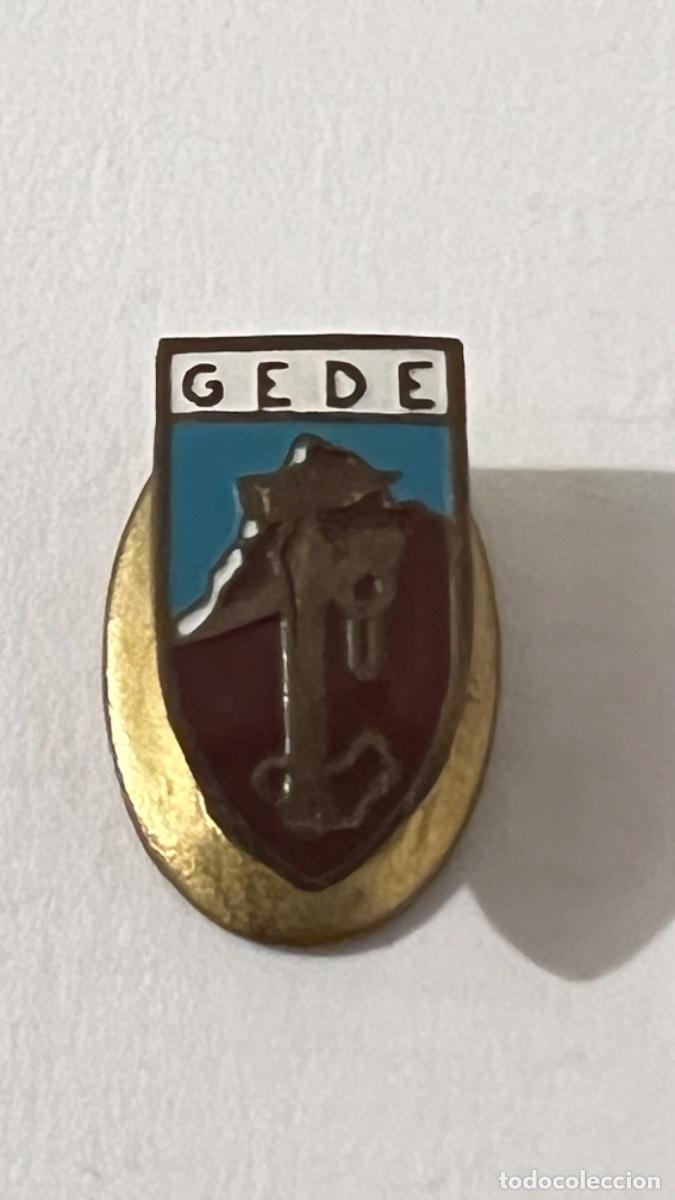 Pins de colecci&oacute;n: Insignia solapa deporte monta&ntilde;a excursionista alpinista escalada G E D E