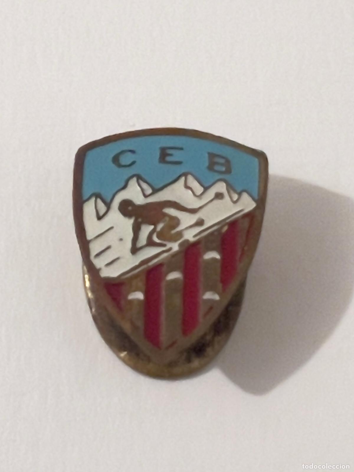 Pins de colecci&oacute;n: Insignia solapa deporte monta&ntilde;a excursionista alpinista escalada CLUB ESQU&Iacute; B