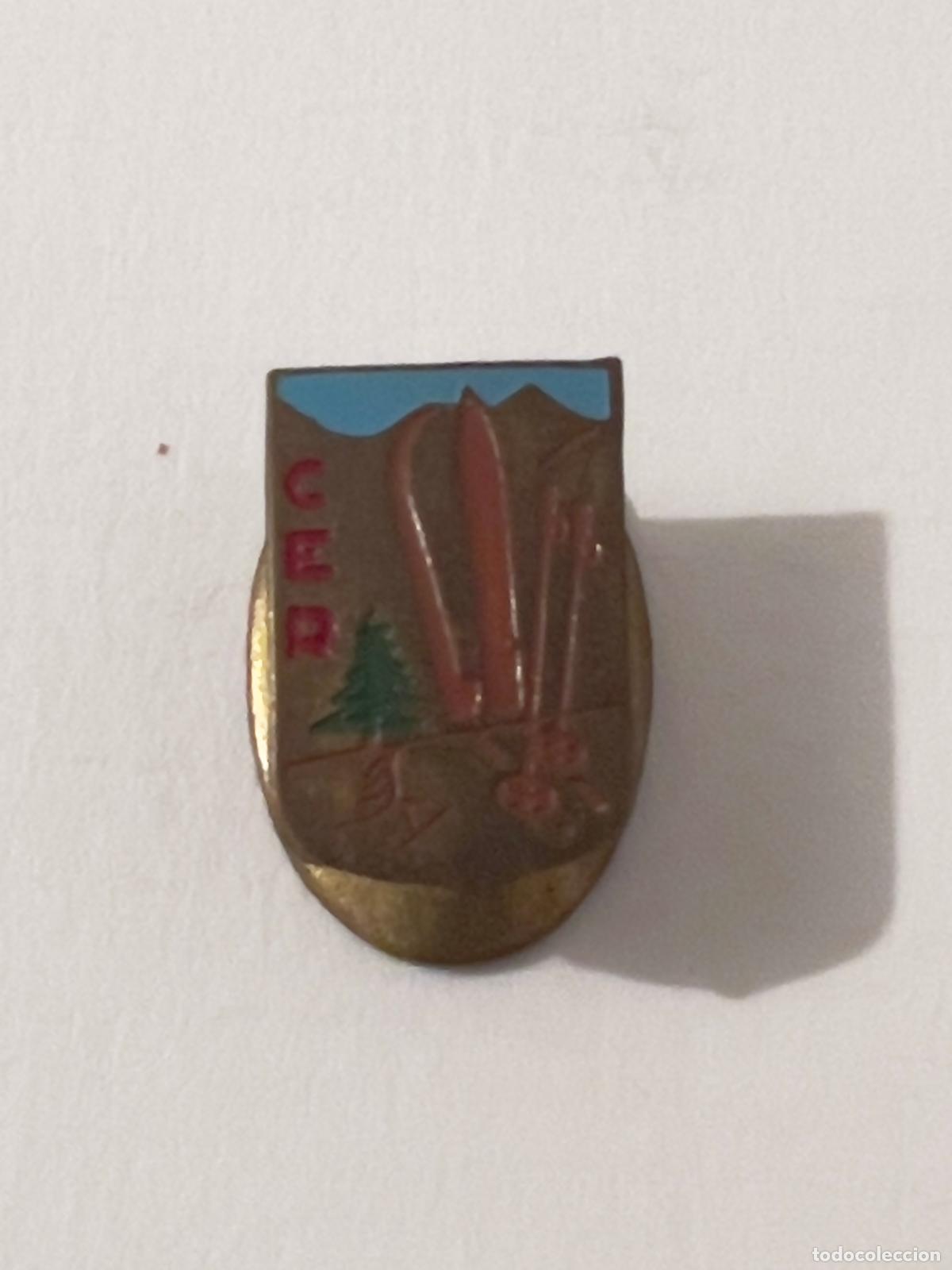 Pins de colecci&oacute;n: Insignia solapa deporte monta&ntilde;a excursionista alpinista escalada C E R