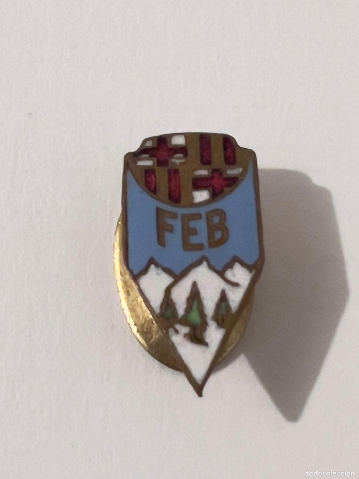 Pins de colecci&oacute;n: Insignia solapa deporte monta&ntilde;a excursionista alpinista escalada F E B BARCELONA?