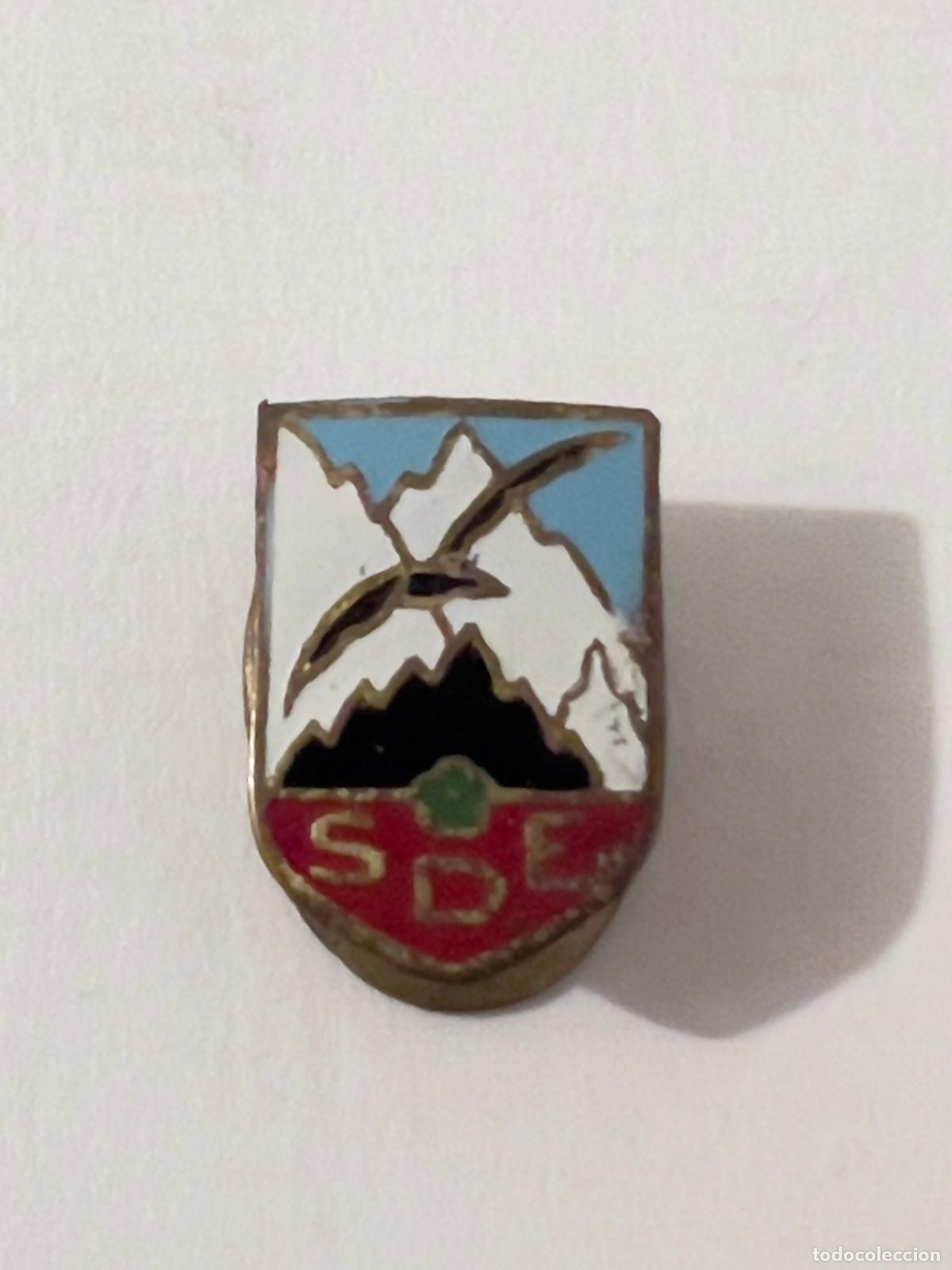 Pins de colecci&oacute;n: Insignia solapa deporte monta&ntilde;a excursionista alpinista escalada S E D
