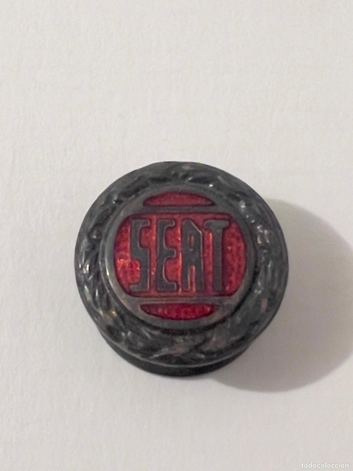 Pins de colecci&oacute;n: Insignia solapa autom&oacute;viles SEAT coche muy antigua