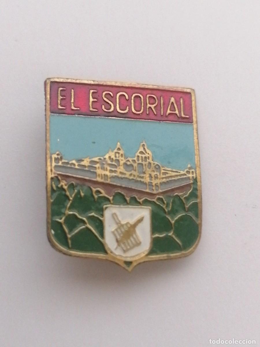 Pins de colecci&oacute;n: Pin antiguo Ins&iacute;gnia aguja antigua monasterio del escorial