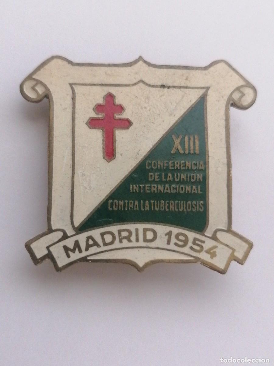 Pins de colecci&oacute;n: Pin tipo insignia solapa conferencia Internacional contra l Tuberculosis 1954