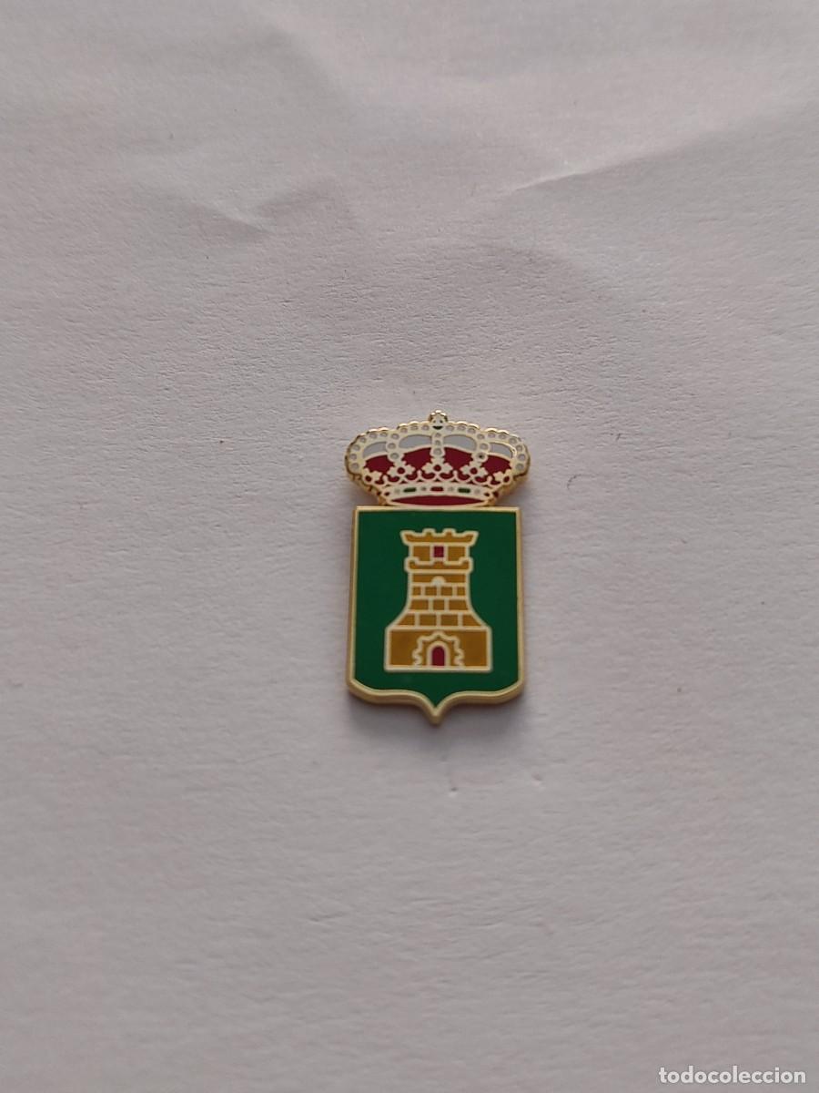 Pins de colecci&oacute;n: PIN ESCUDO HERALDICO DE CERVERA DE LOS MONTES (TOLEDO)