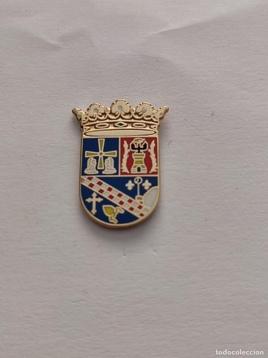 Pins de colecci&oacute;n: PIN ESCUDO HERALDICO DE VILLANUEVA DE OSCOS (ASTURIAS)