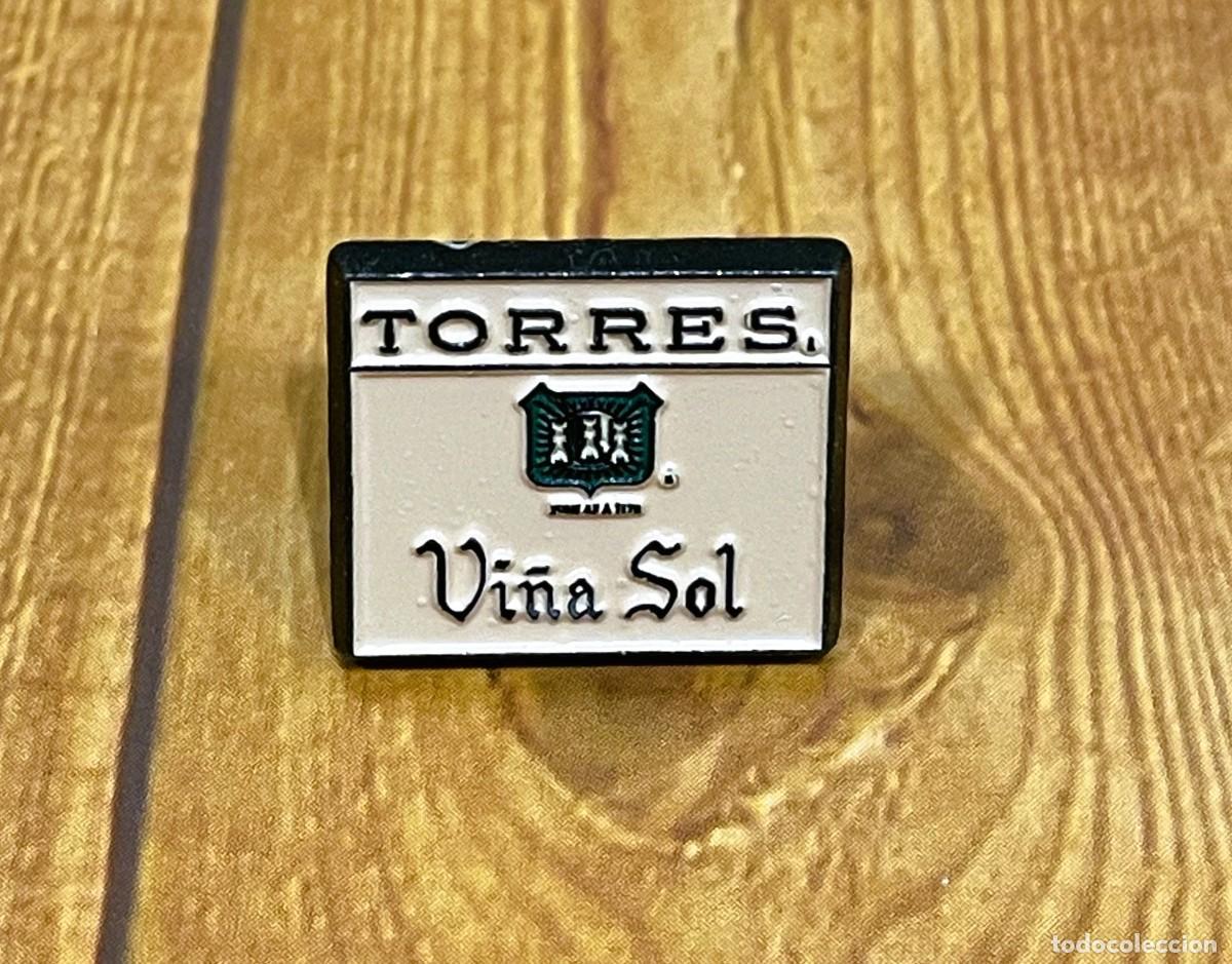 Pins de colecci&oacute;n: PIN DE BODEGAS TORRES - VINO VI&Ntilde;A SOL