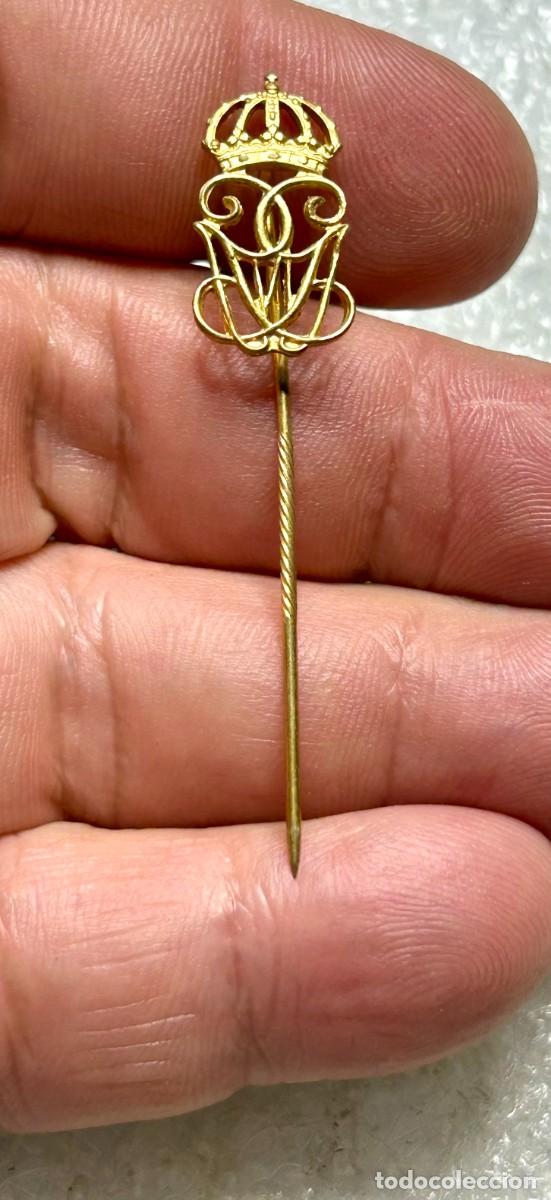 Pins de colecci&oacute;n: 4084.Pin insignia alfiler antiguo que muestra el monograma real del rey Gustavo VI Adolfo de Suecia