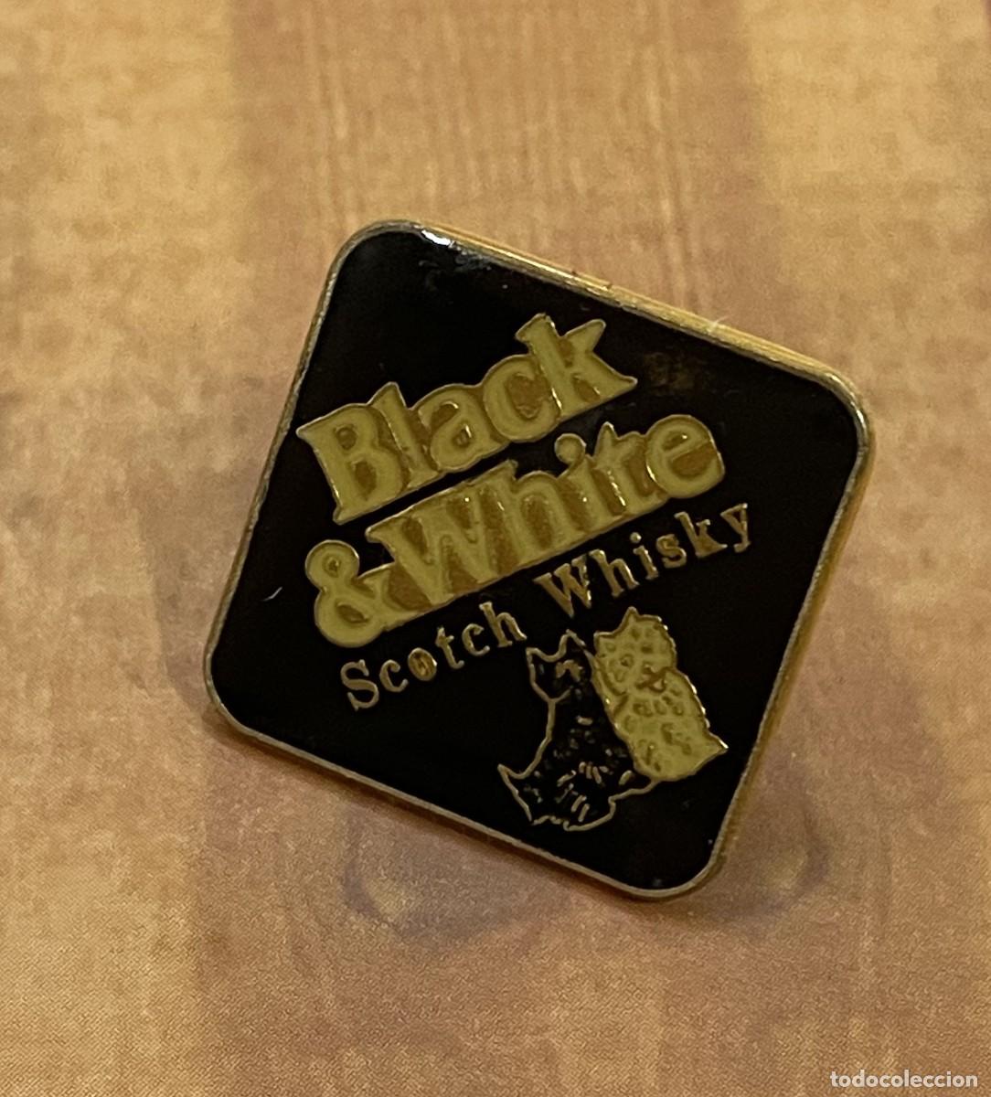 Pins de colecci&oacute;n: PIN PUBLICITARIO DE WHISKEY ESCOC&Eacute;S - BLACK & WHITE, SCOTCH WHISKY