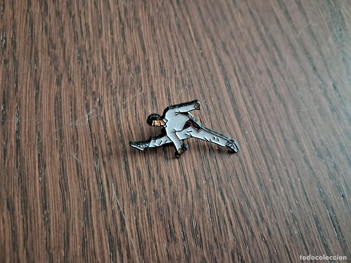 Pins de colecci&oacute;n: pin de metal, gimnasta, artes marciales...