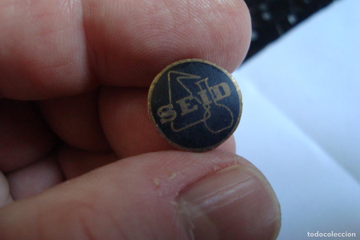 Pins de colecci&oacute;n: ANTIGUO PIN OJAL SOLAPA MEDICAMENTOS SEID