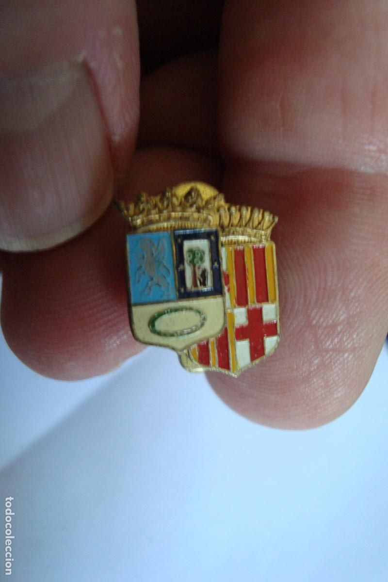 Pins de colecci&oacute;n: ANTIGUO PIN OJAL SOLAPA CIUDAD DE BARCELONA