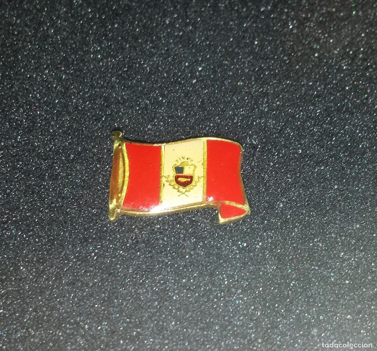 Pins de colecci&oacute;n: ANTIGUO PIN BANDERA PERU