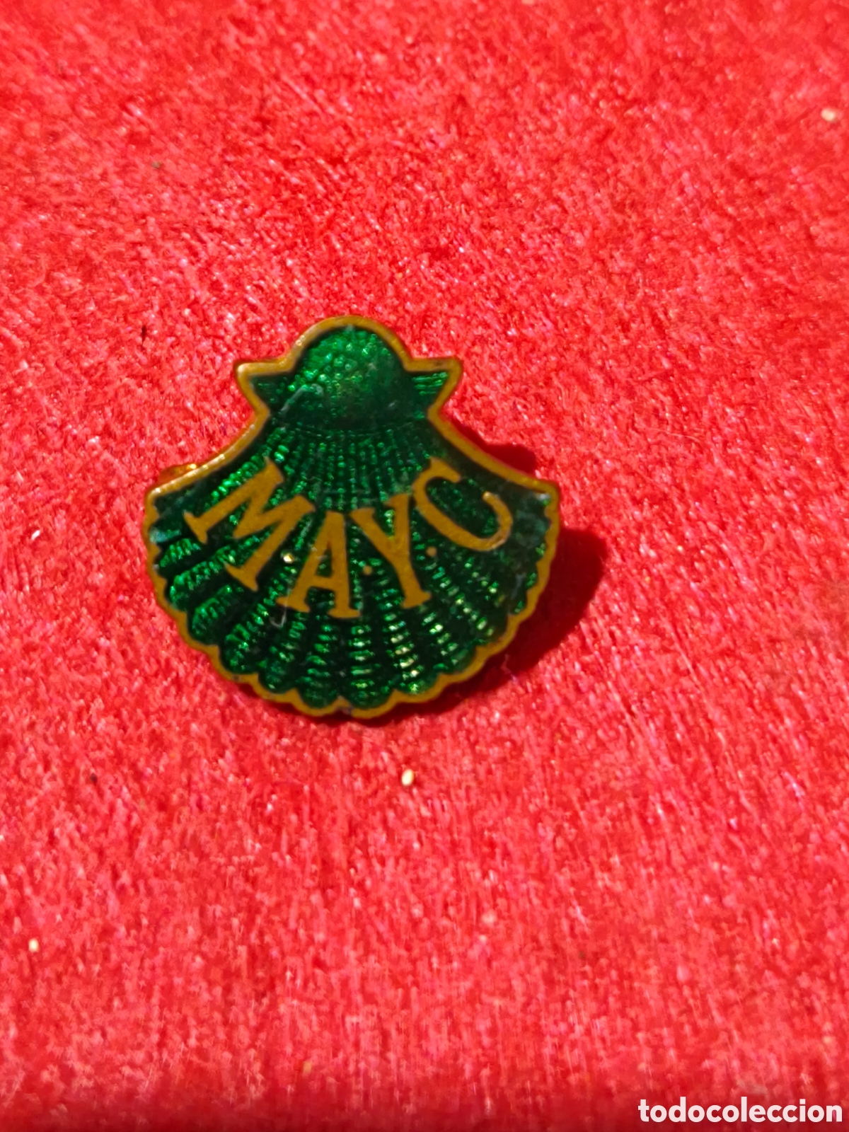 Pins de colecci&oacute;n: Antiguo alfiler con s&iacute;mbolo metodista England forma de concha