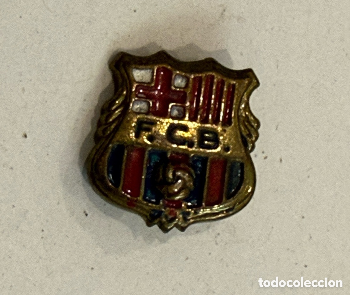 Pins de colecci&oacute;n: Insignia F. C. Barcelona. Escudo esmaltado vintage