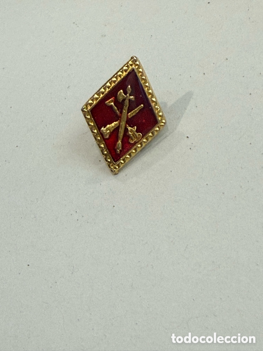 Pins de colecci&oacute;n: Pin militar esmaltado con emblema de armas cruzadas. Vintage