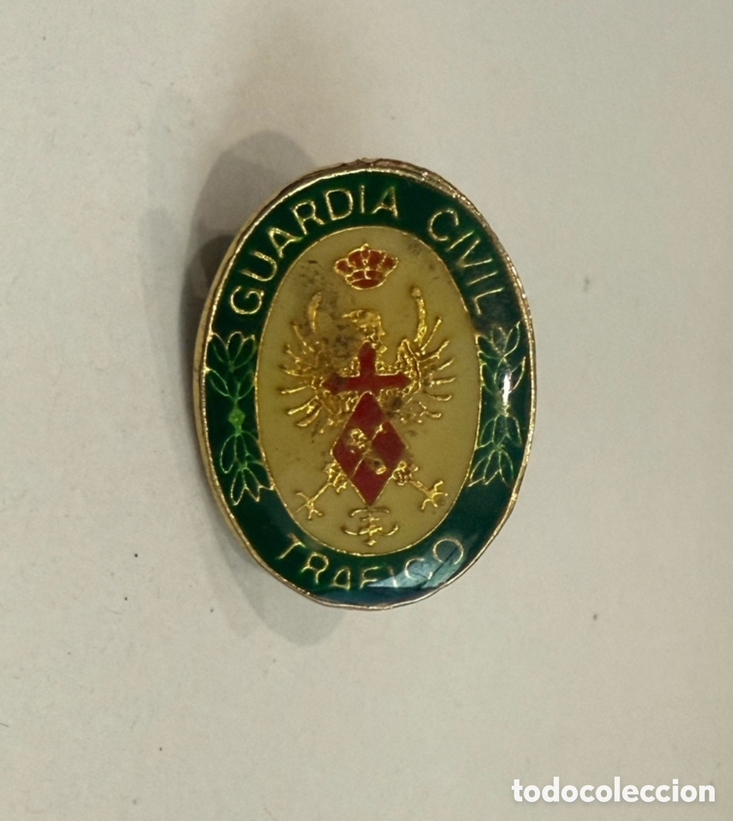 Pins de colecci&oacute;n: Pin Guardia Civil TRB esmaltado con escudo de Espa&ntilde;a