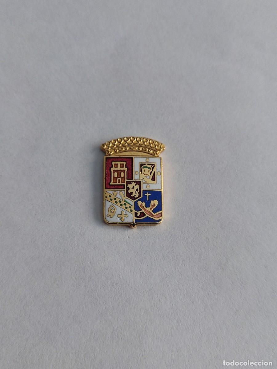 Pins de colecci&oacute;n: PIN ESCUDO HERALDICO DE TINEO (ASTURIAS)