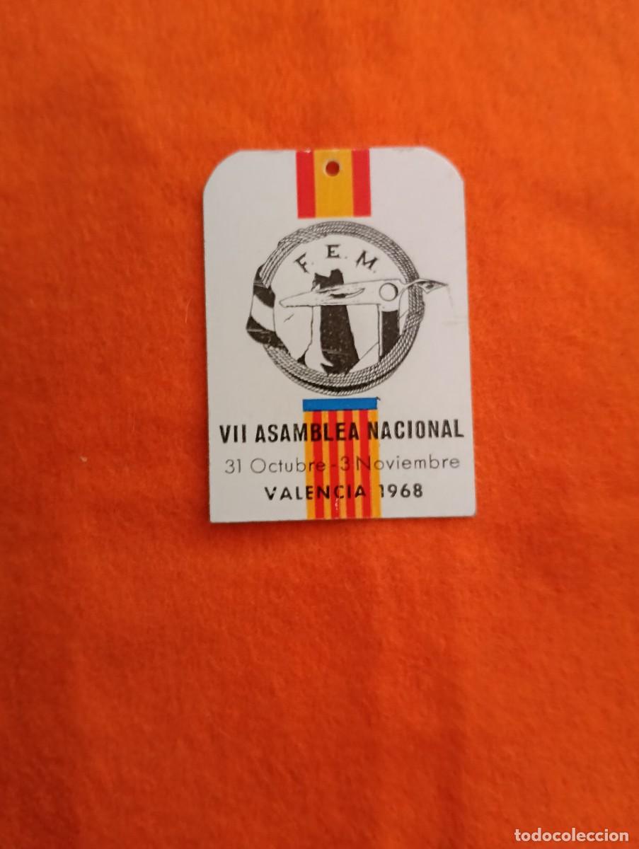 Pins de colecci&oacute;n: DISTINTIVO VINILO ASISTENTES VII ASAMBLEA NACIONAL FEM FEDERACION ESPA&Ntilde;OLA MONTA&Ntilde;ISMO VALENCIA 1968