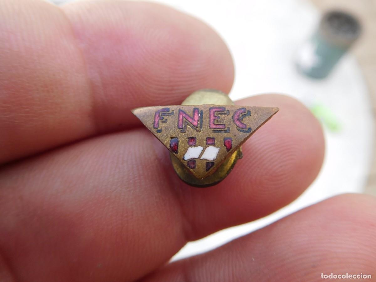 Pins de colecci&oacute;n: Insignia de solapa esmaltada FNEC (Federaci&oacute; nacional d'estudiants de Catalunya)