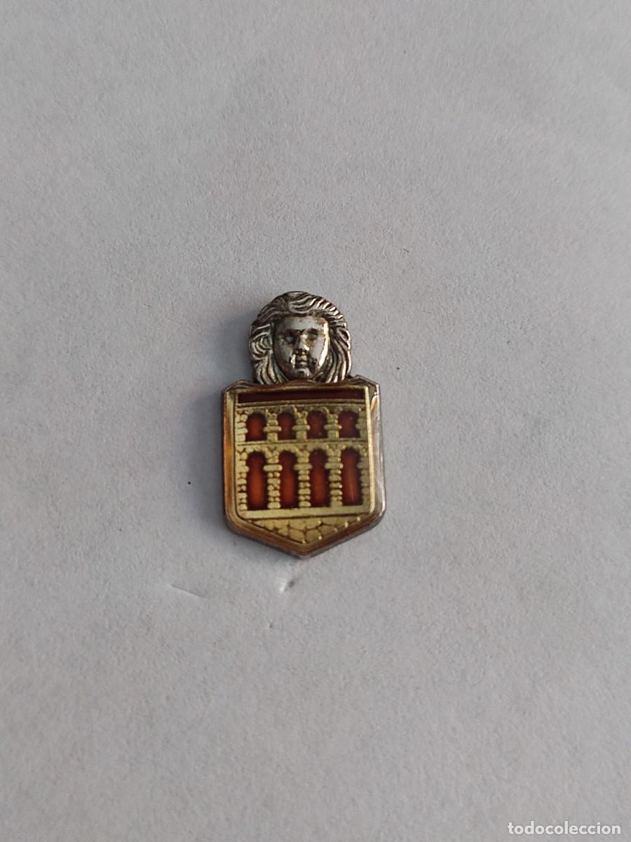 Pins de colecci&oacute;n: ANTIGUO PIN ESCUDO HERALDICO DE SEGOVIA
