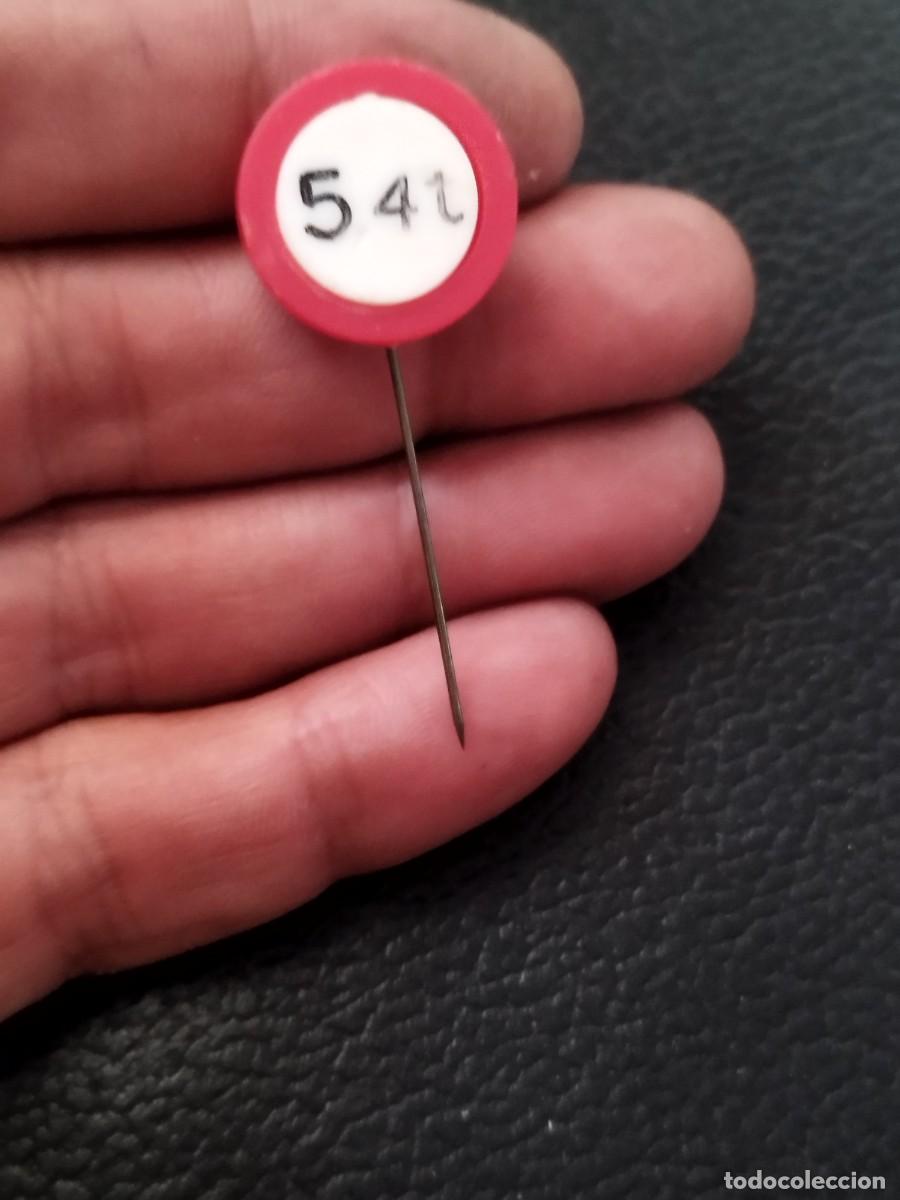 Pins de colecci&oacute;n: Antigua aguja de pecho de publicidad 54 t. Pin