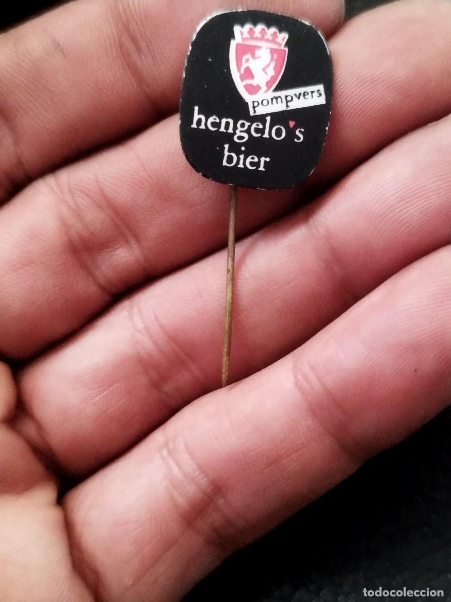 Pins de colecci&oacute;n: Antigua aguja de pecho de publicidad marca de cerveza Hengelo's Bier, un fabricante holand&eacute;s. Pin