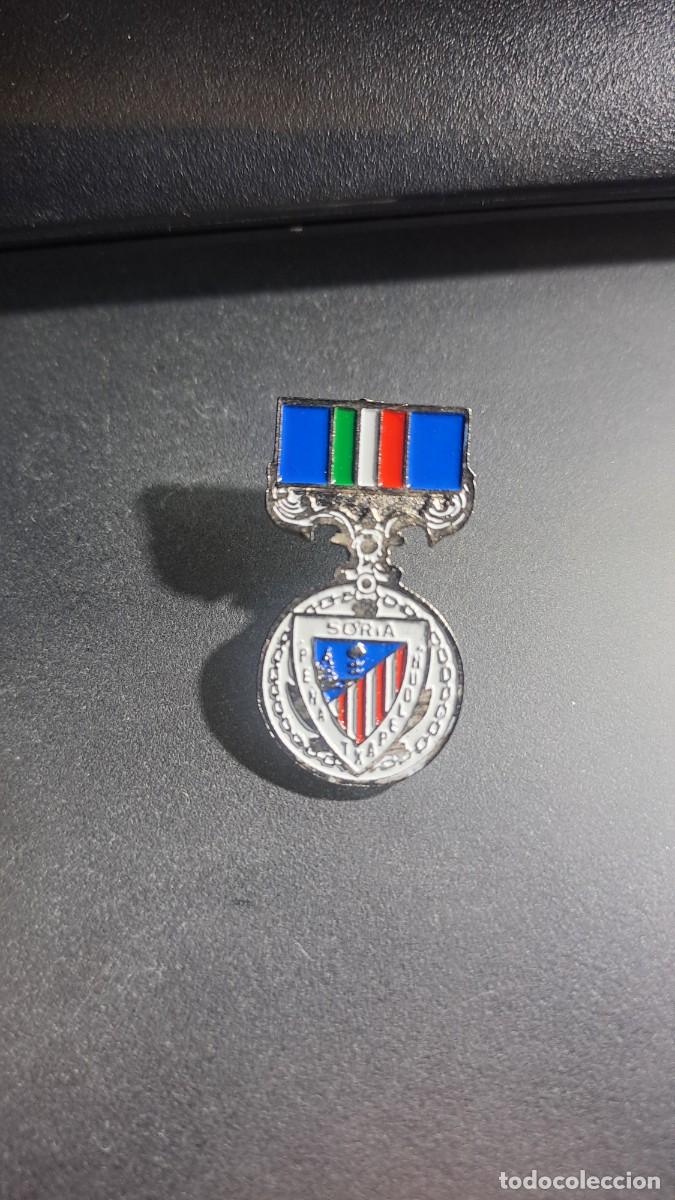 Pins de colecci&oacute;n: PIN PE&Ntilde;A ATHLETIC TXAPELDUN DE SORIA ATHLETIC CLUB DE BILBAO
