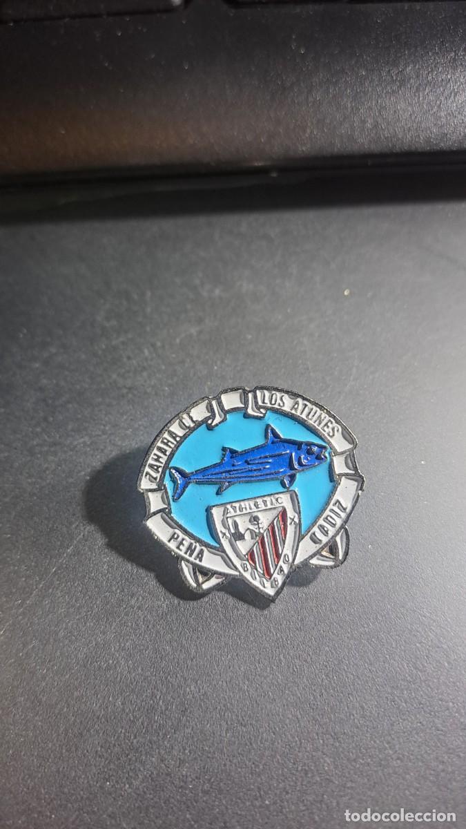 Pins de colecci&oacute;n: PIN PE&Ntilde;A ATHLETIC ZAHARA DE LOS ATUNES CADIZ ATHLETIC CLUB DE BILBAO