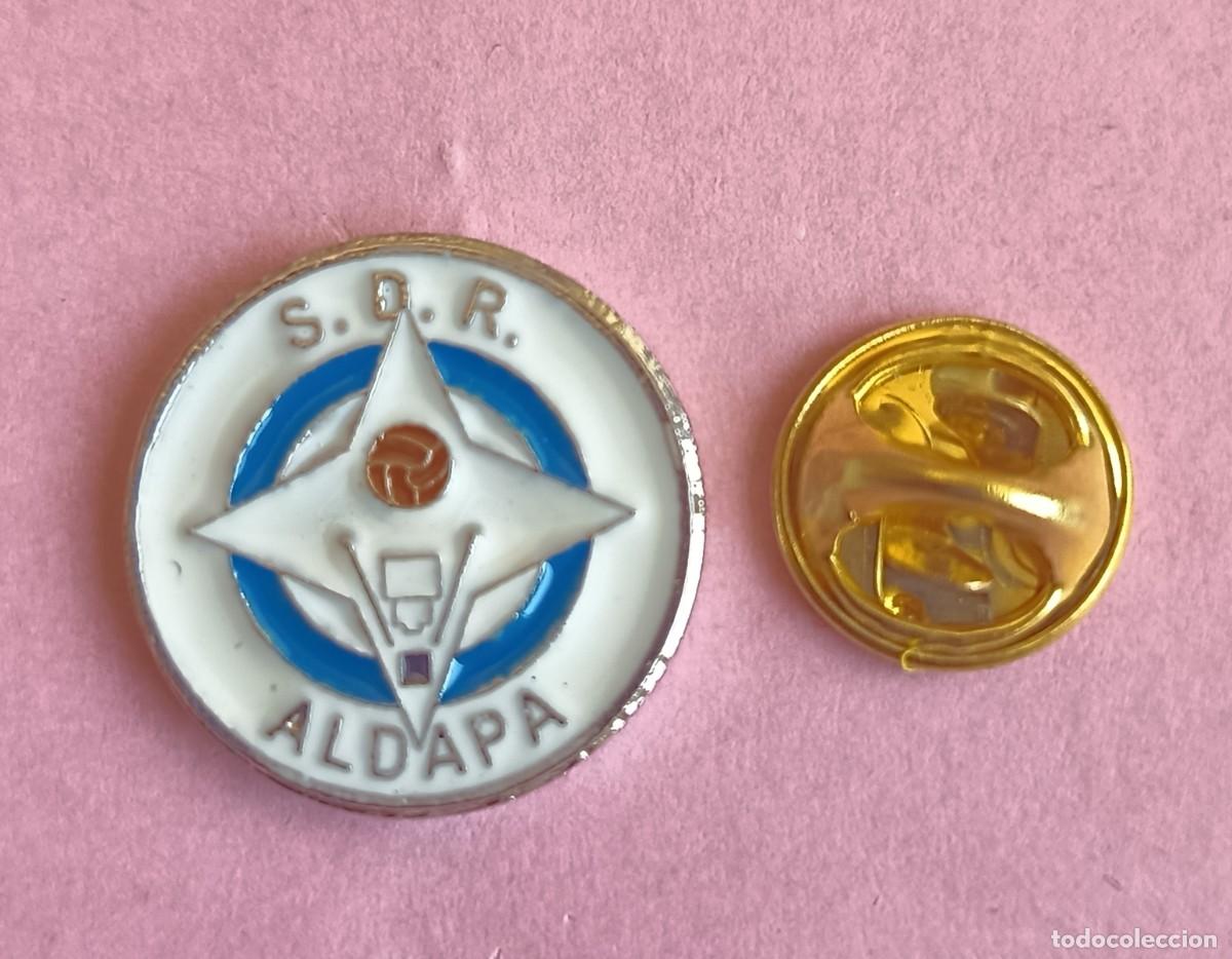 Pins de colecci&oacute;n: PIN FUTBOL - NO ESMALTE - S.D.R. ALDAPA - PAMPLONA - NAVARRA - 130512