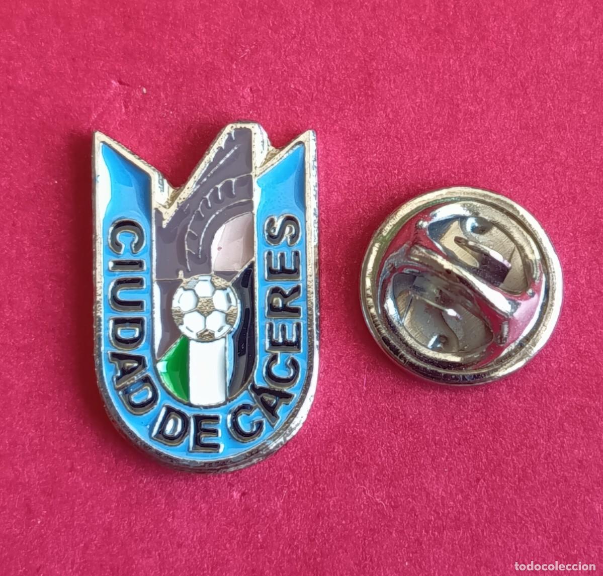 Pins de colecci&oacute;n: PIN FUTBOL - NO ESMALTE - CIUDAD DE CACERES - CACERES - 130552