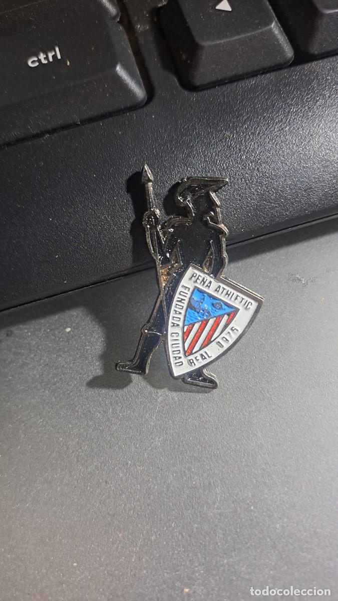 Pins de colecci&oacute;n: PIN PE&Ntilde;A ATHLETIC CIUDAD REAL ATHLETIC CLUB DE BILBAO FUNDADO EN 1976