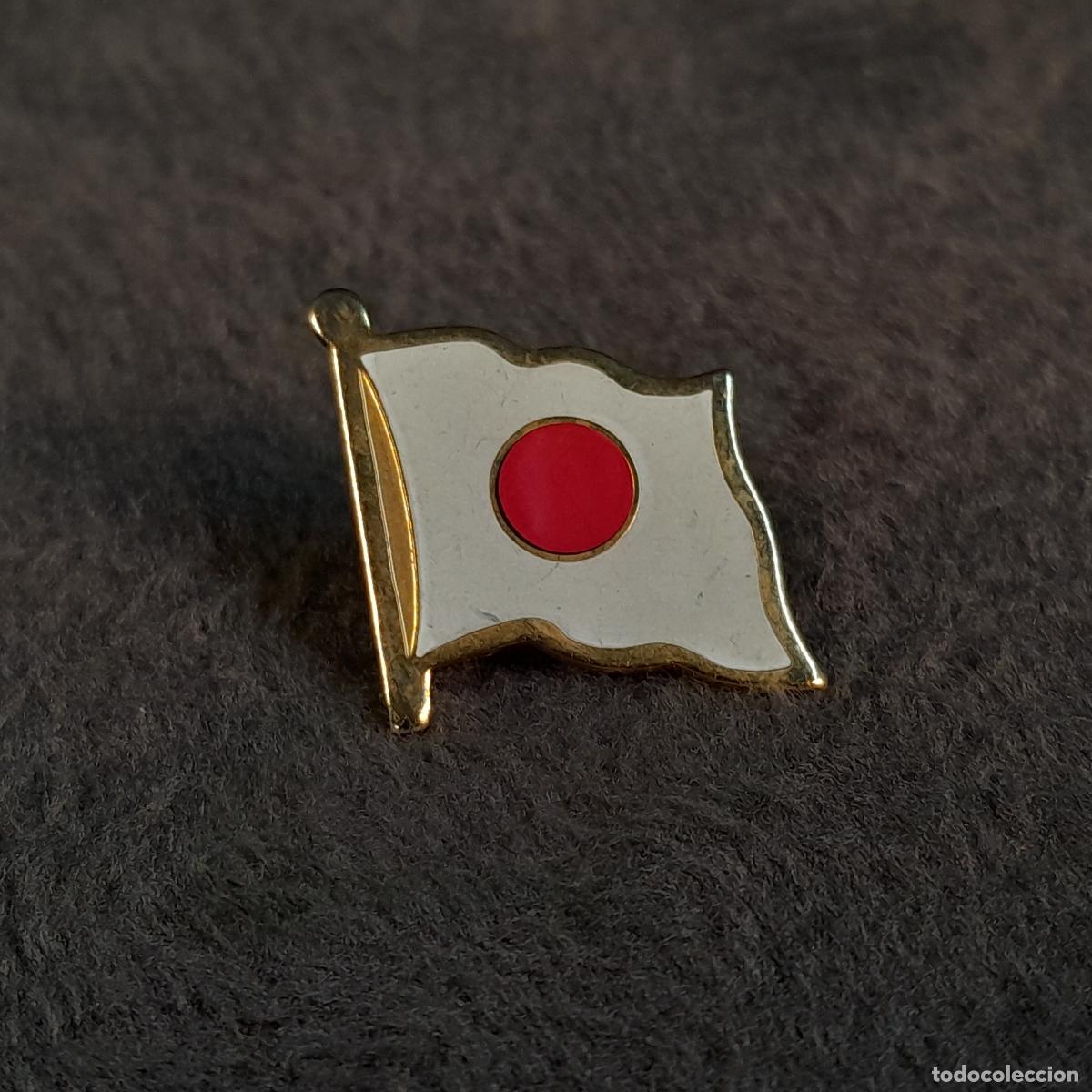 Sammlung von Pins: J-4552. PIN CON BANDERA DE JAP&Oacute;N. SIGLO XX