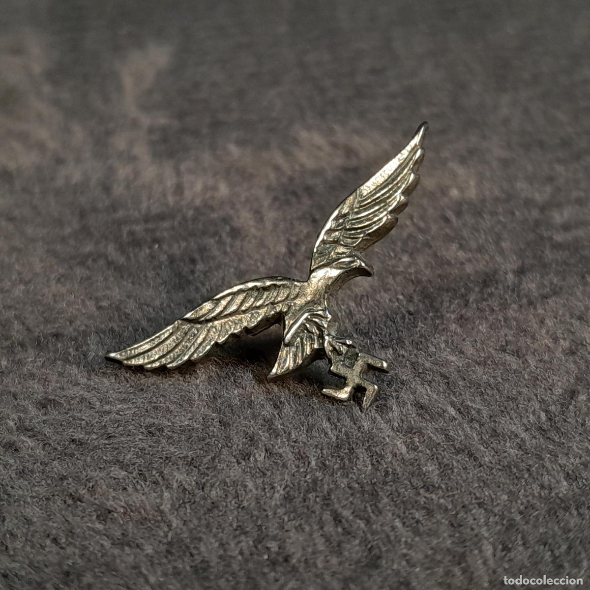 Sammlung von Pins: J-4549. INSIGNIA CON &Aacute;GUILA Y ESV&Aacute;STICA (&rdquo;PARTEIGADLER&rdquo;). SIGLO XX