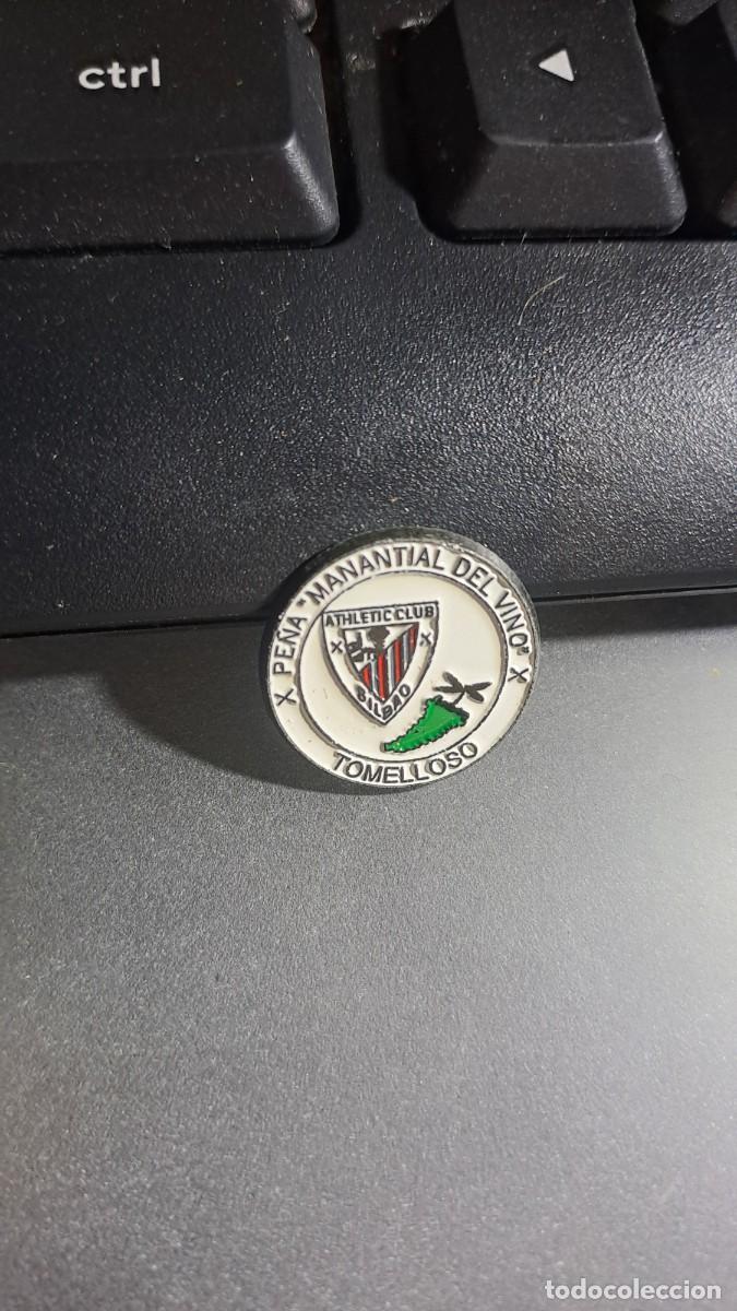 Pins de colecci&oacute;n: PIN PE&Ntilde;A ATHLETIC MANANTIAL DEL VINO CIUDAD REAL ATHLETIC CLUB DE BILBAO FUNDADO 1976