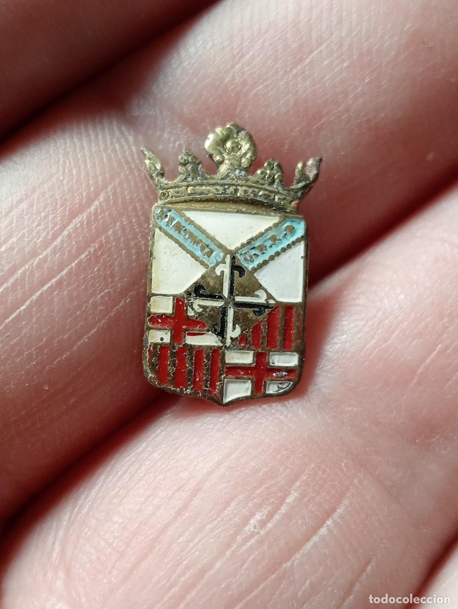 Pins de colecci&oacute;n: INSIGNIA COLEGIO DOMINICOS BARCELONA, EXALUMNOS CRUZ SANTO DOMINGO PINS RELIGIOSO FUTBOL ??